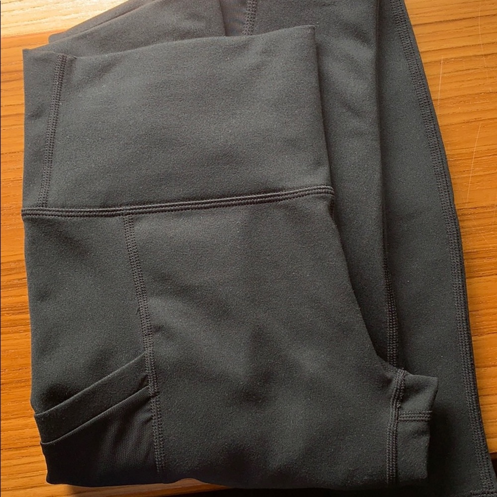 Fabletics Mila Black Powerhold 7/8 legging - Picture 6 of 9